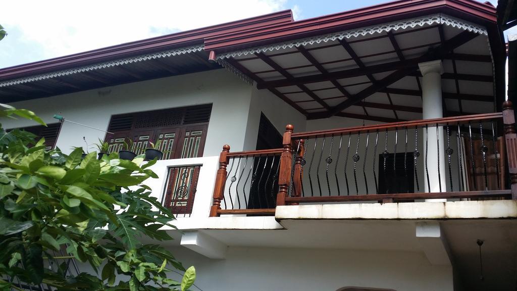 Dumi House Apartamento Weligama Exterior foto